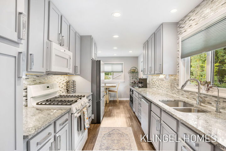 Property Photo: 17982 N Fruitport Road MI 49456