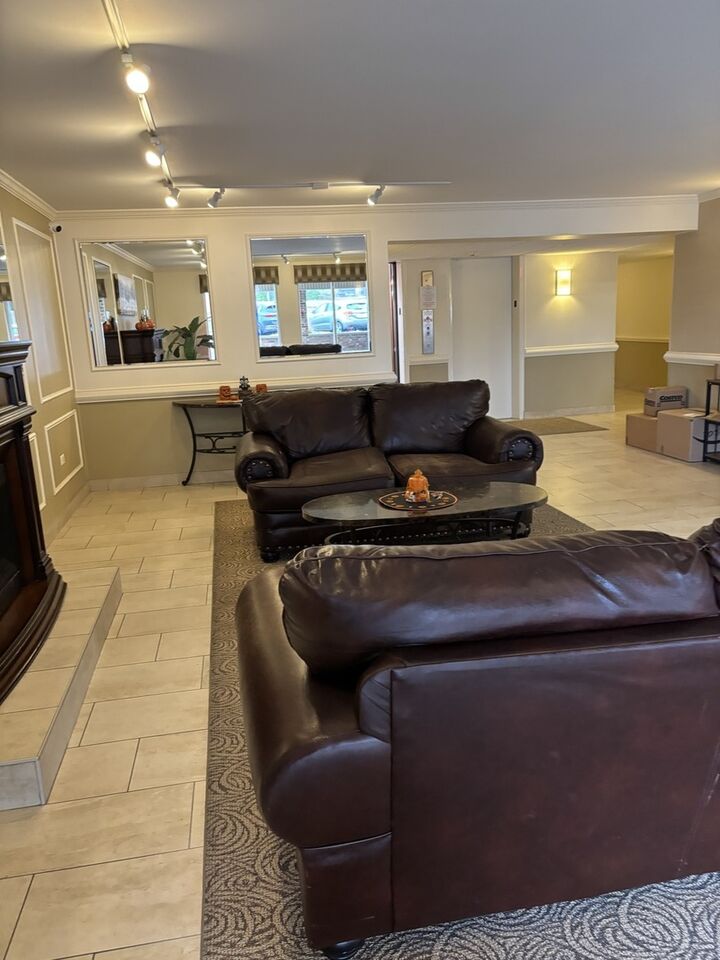 Property Photo: 841 N York Street 129 IL 60126