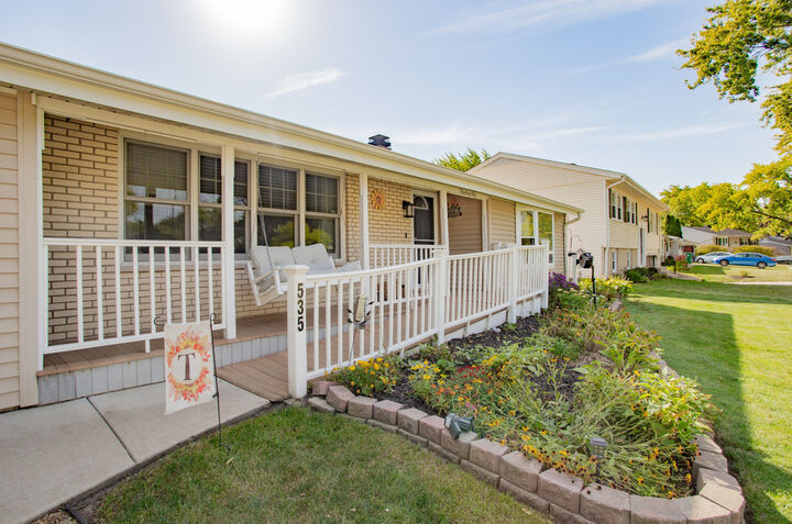 Property Photo: 535 Estate Drive IL 60089