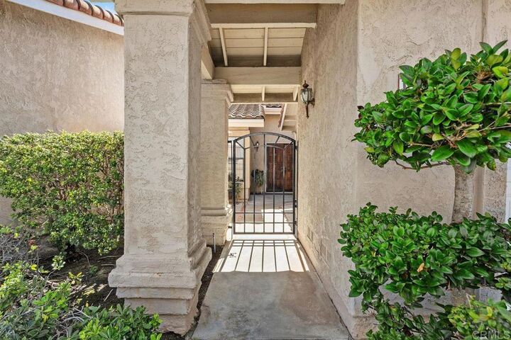 Property Photo: 15662 Via Calanova CA 92128
