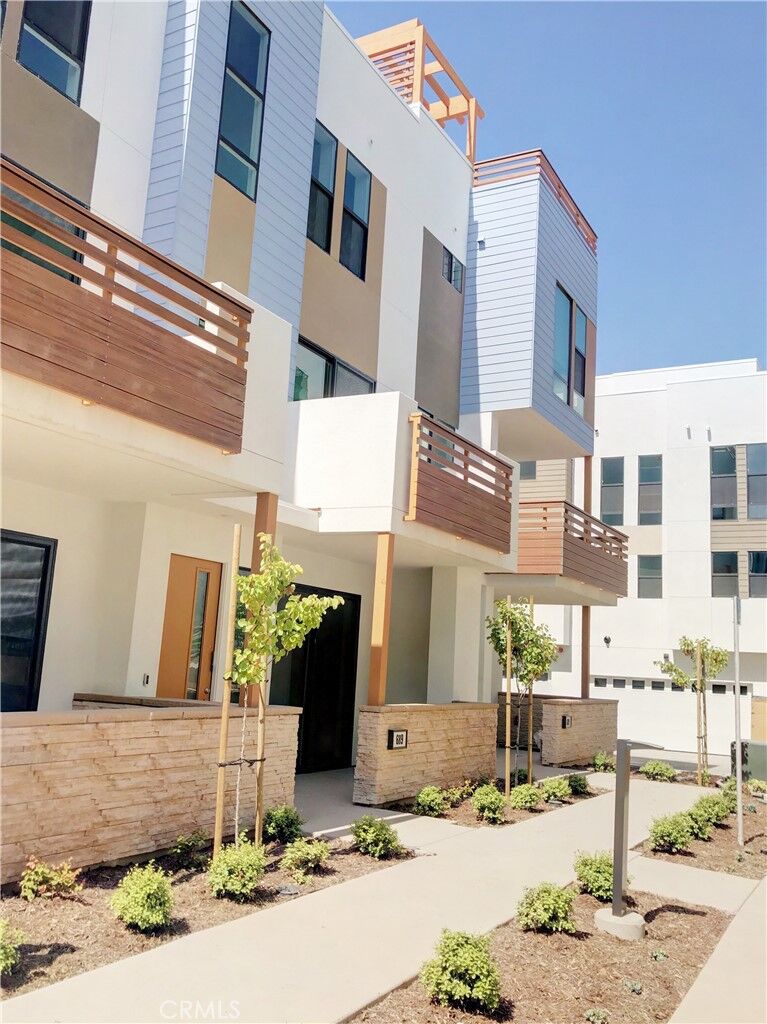 Property Photo: 689 Doheny St CA 92627