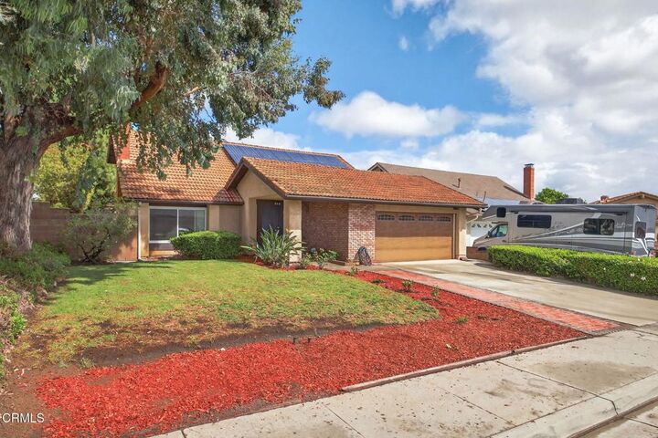 Property Photo: 814 Danbury Court CA 93004