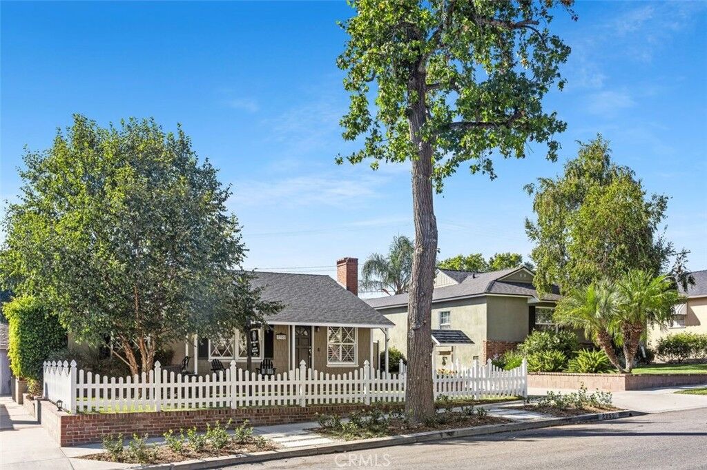 Property Photo: 2755 N Lincoln Street CA 91504
