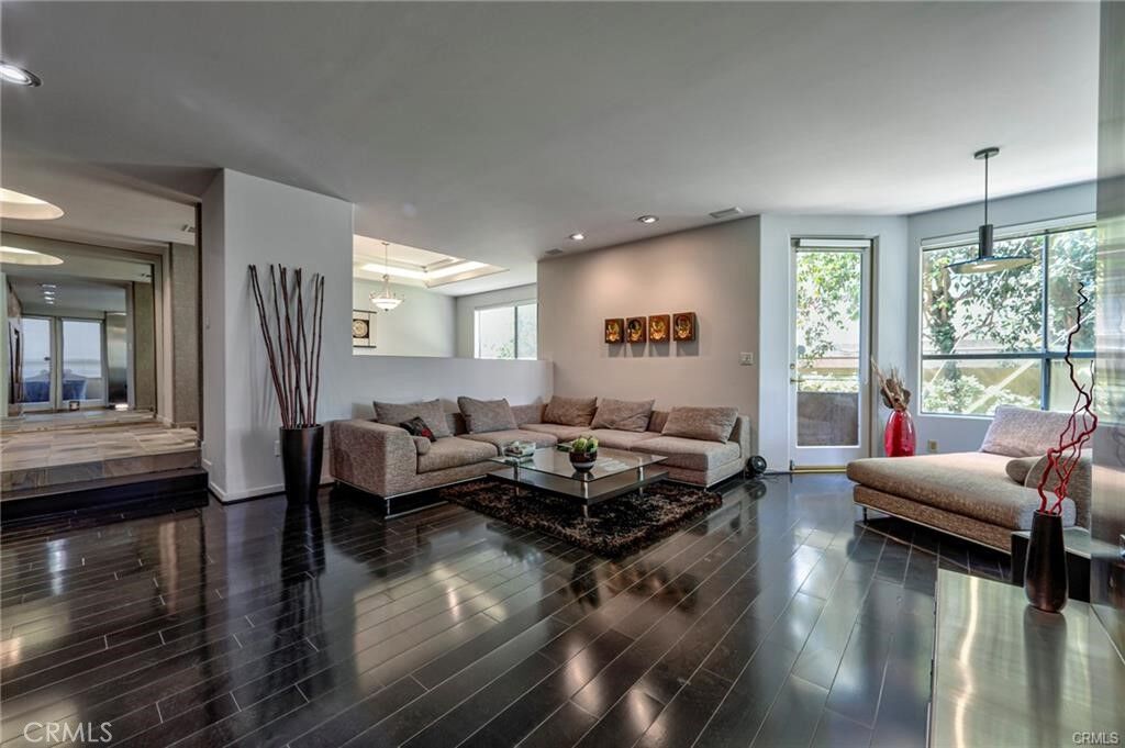 Property Photo: 12841 Bloomfield 103 CA 91604