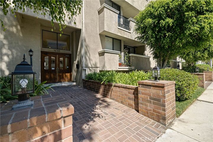 Property Photo: 1630 S Bentley Avenue 103 CA 90025