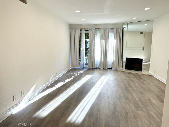 Property Photo:  1630 S Bentley Avenue 103  CA 90025 
