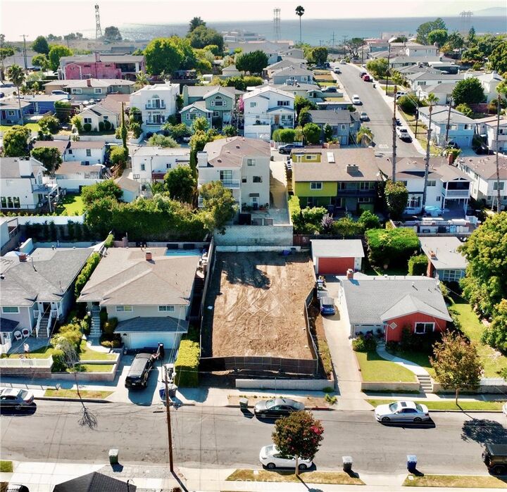 Property Photo:  721 Bayonne Street  CA 90245 