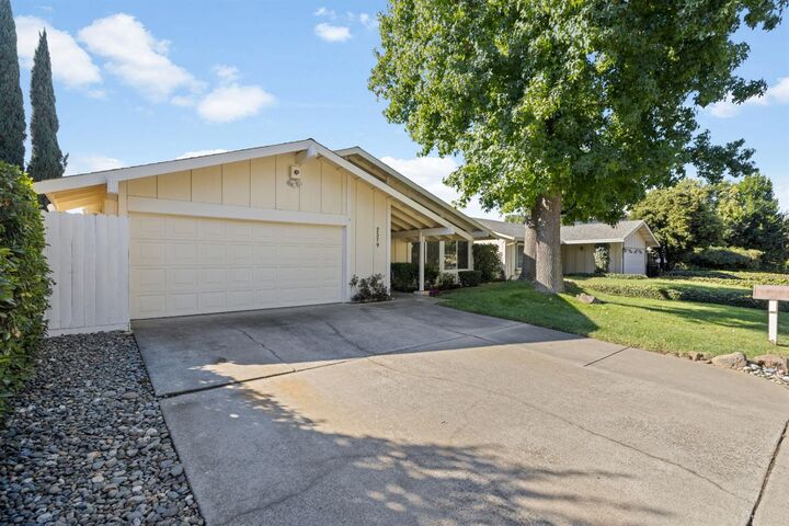 Property Photo: 2579 Rio Bravo Circle CA 95826