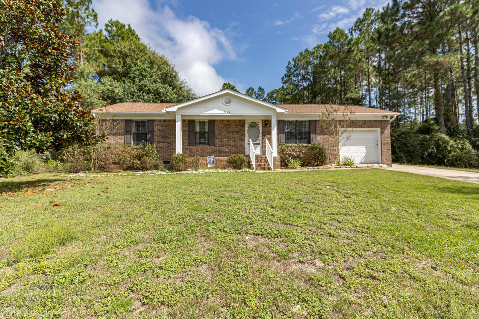 Property Photo: 2106 Andorra Street FL 32566