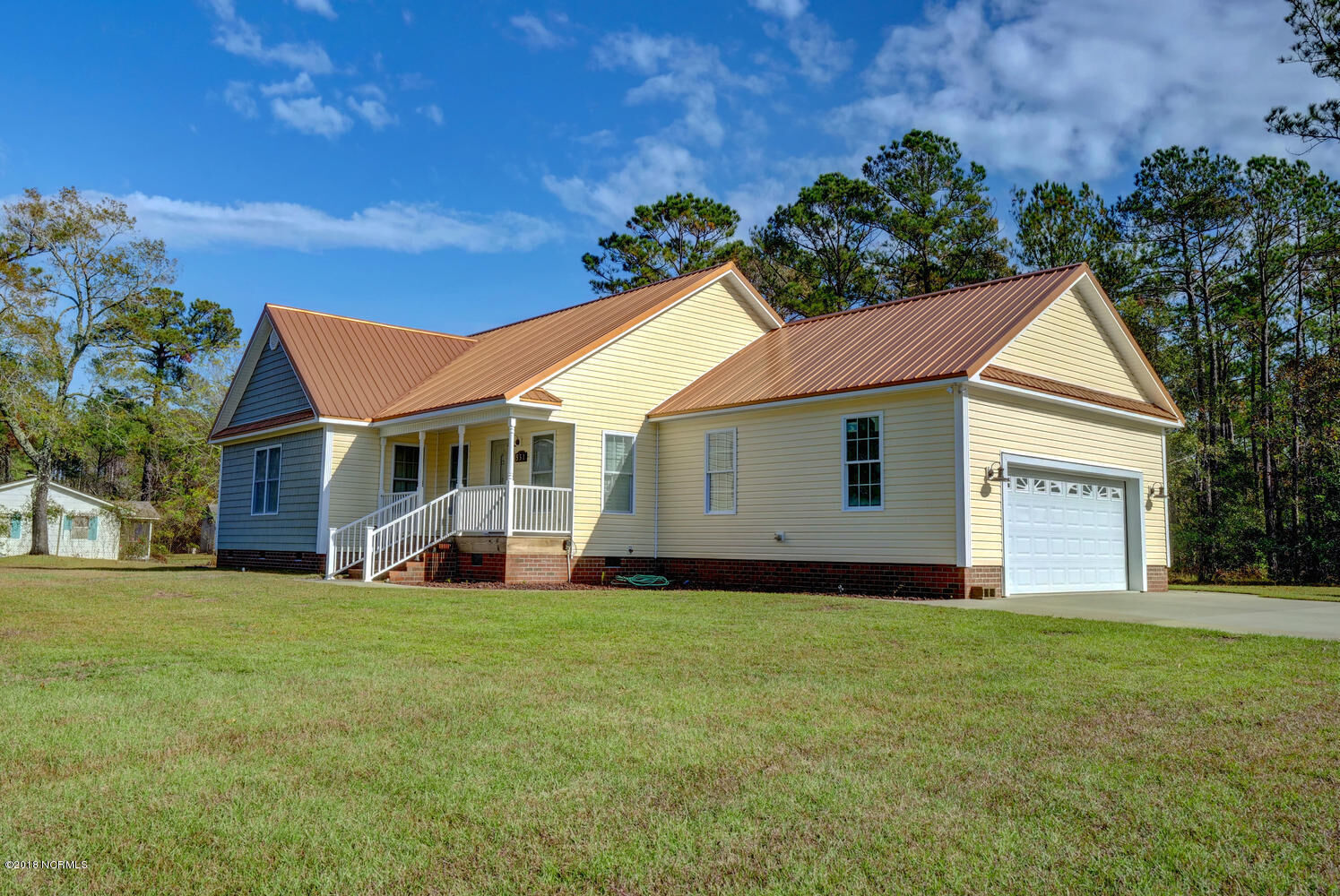Property Photo:  551 Holly Ridge Road  NC 28445 