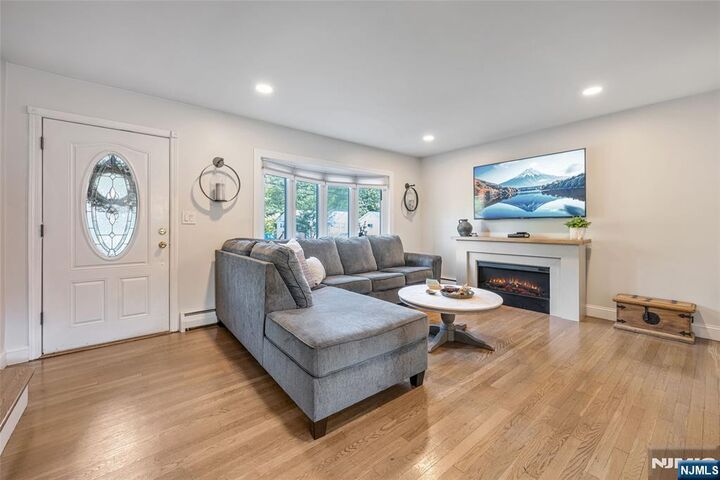 Property Photo:  8 Ridge Place  NJ 07470 
