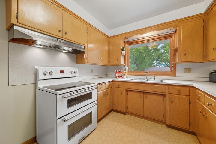 Property Photo: 7571 Stillwater Way N MN 55128