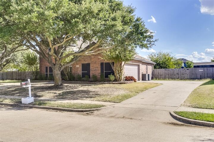 Property Photo:  960 High Knoll Drive  TX 76065 