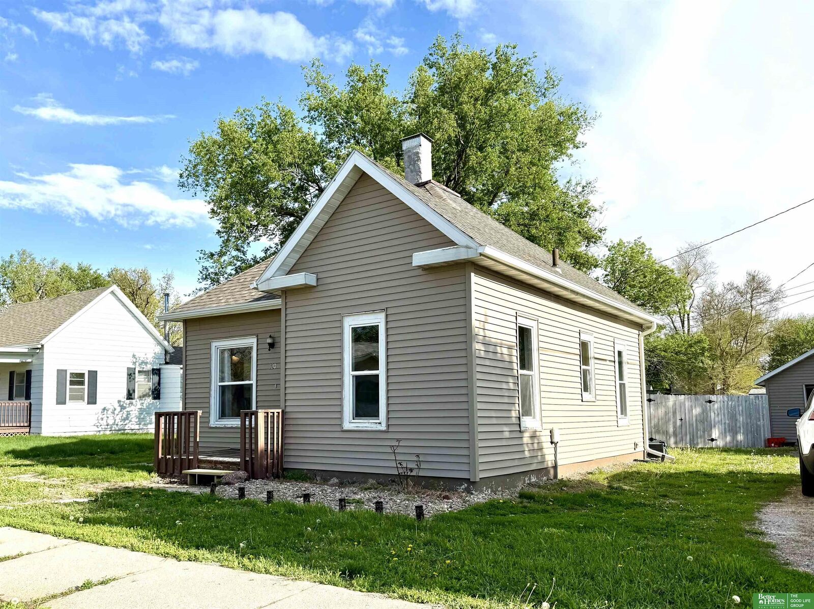 Property Photo: 320 E 4th Street NE 68467-0000