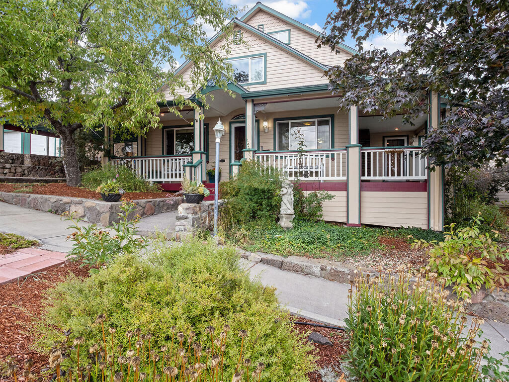 Property Photo: 328 Grant Street OR 97601