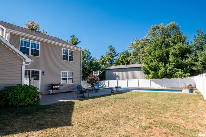 Property Photo:  610 Westminster Drive  IL 61571 