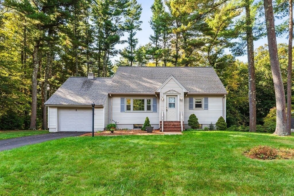 Property Photo: 5 Pineview Ter MA 02048