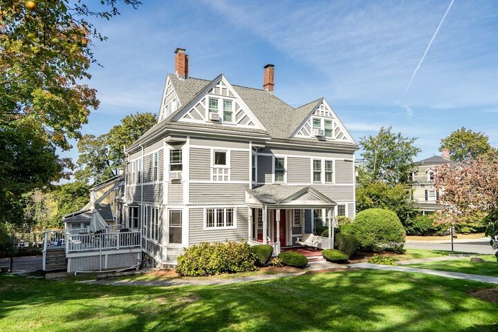 Property Photo:  79 Chestnut St 2  MA 02465 