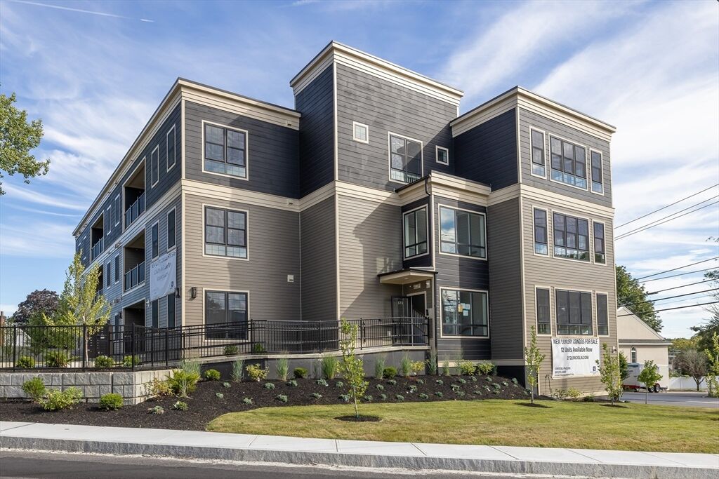 Property Photo:  272 Lincoln Street 102  MA 01752 