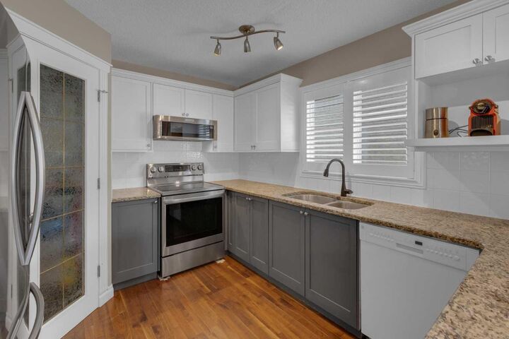 Photo de la propriété: 99 Macewan Park Road NW AB T3K 3G9
