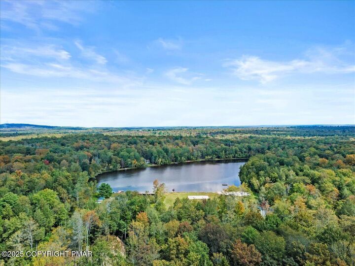 Property Photo:  512 Sir Jeoffrey Court  PA 18347