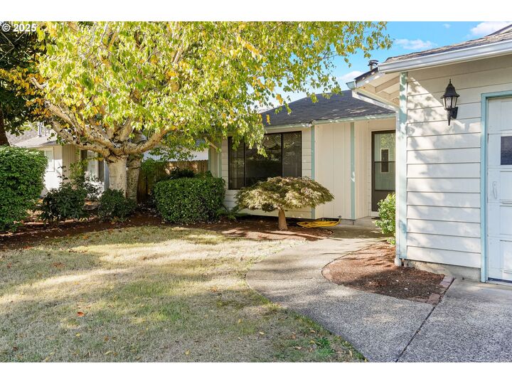 Property Photo: 2463 47th Ave NE OR 97305