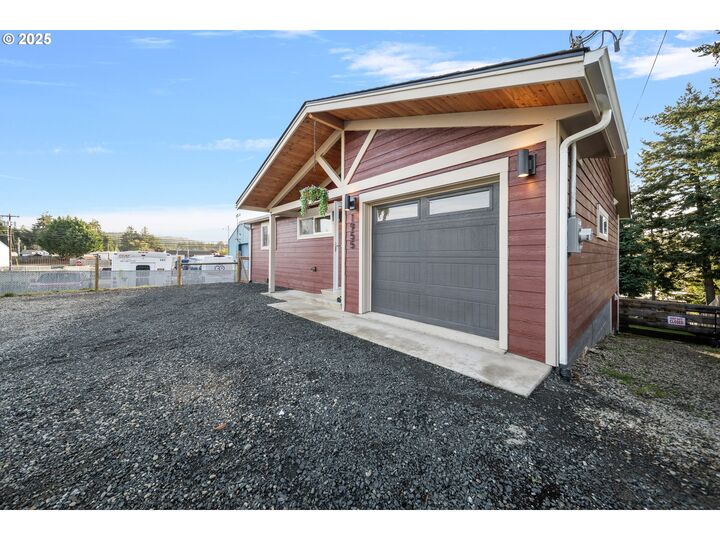 Property Photo:  1955 28th St  OR 97420