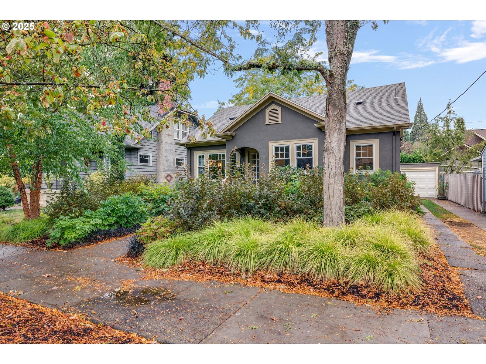 Property Photo:  1723 NE 54th Ave  OR 97213 