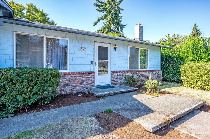 Property Photo: 1809 Pike Street NE WA 98002