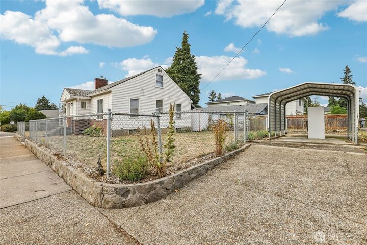 Property Photo: 600 E 38th Street WA 98663