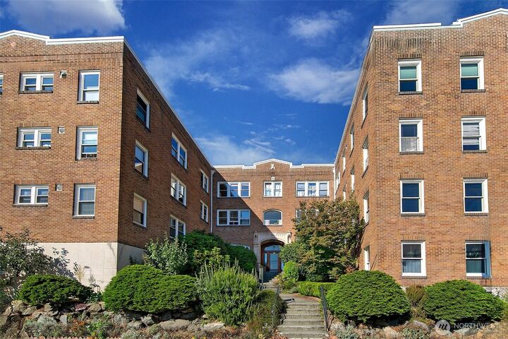 220 W Olympic Place 308  Seattle WA 98119 photo