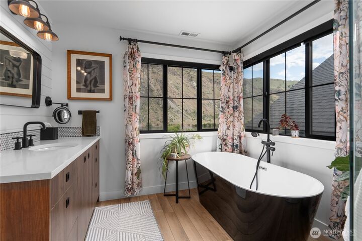 Property Photo:  485  Hidden Lane  WA 98816