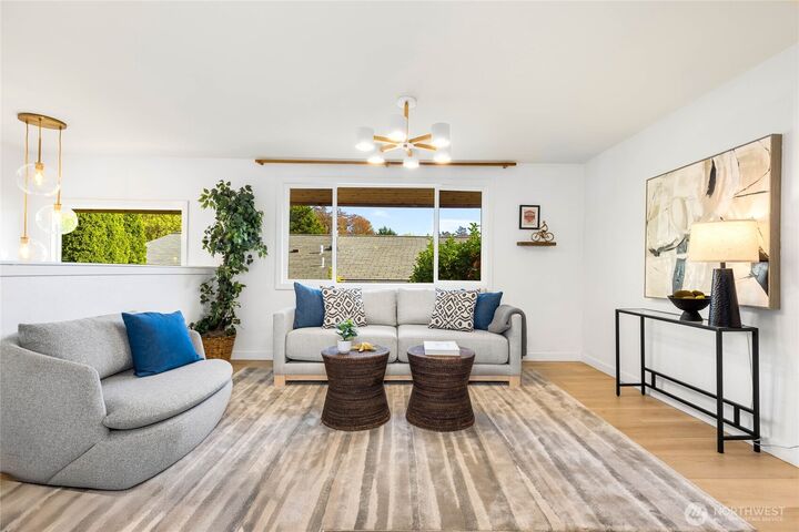 Property Photo: 4031 30th Avenue S B WA 98108
