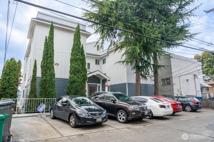 Property Photo: 2354 Yale Avenue E 401 WA 98102