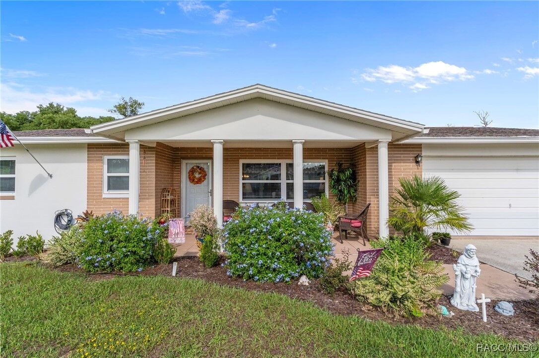 Property Photo:  328 S Monroe Street  FL 34465 