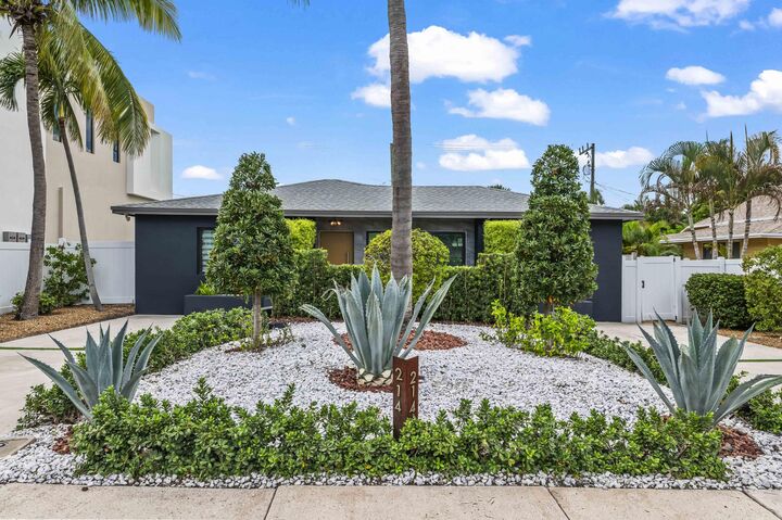 Property Photo: 214 S Swinton Avenue FL 33444