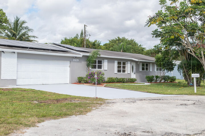 2479 Pinecrest Court  West Palm Beach FL 33415 photo