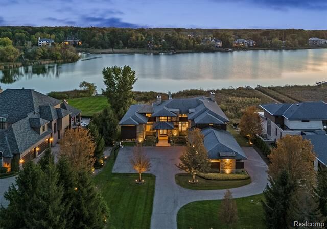 Property Photo:  2657 Turtle Shores Drive  MI 48302 