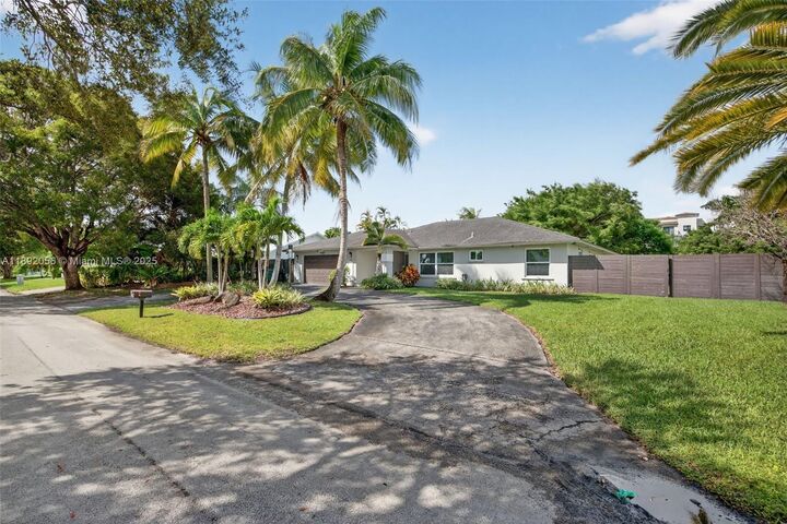 Property Photo: 17500 SW 93rd Pl FL 33157