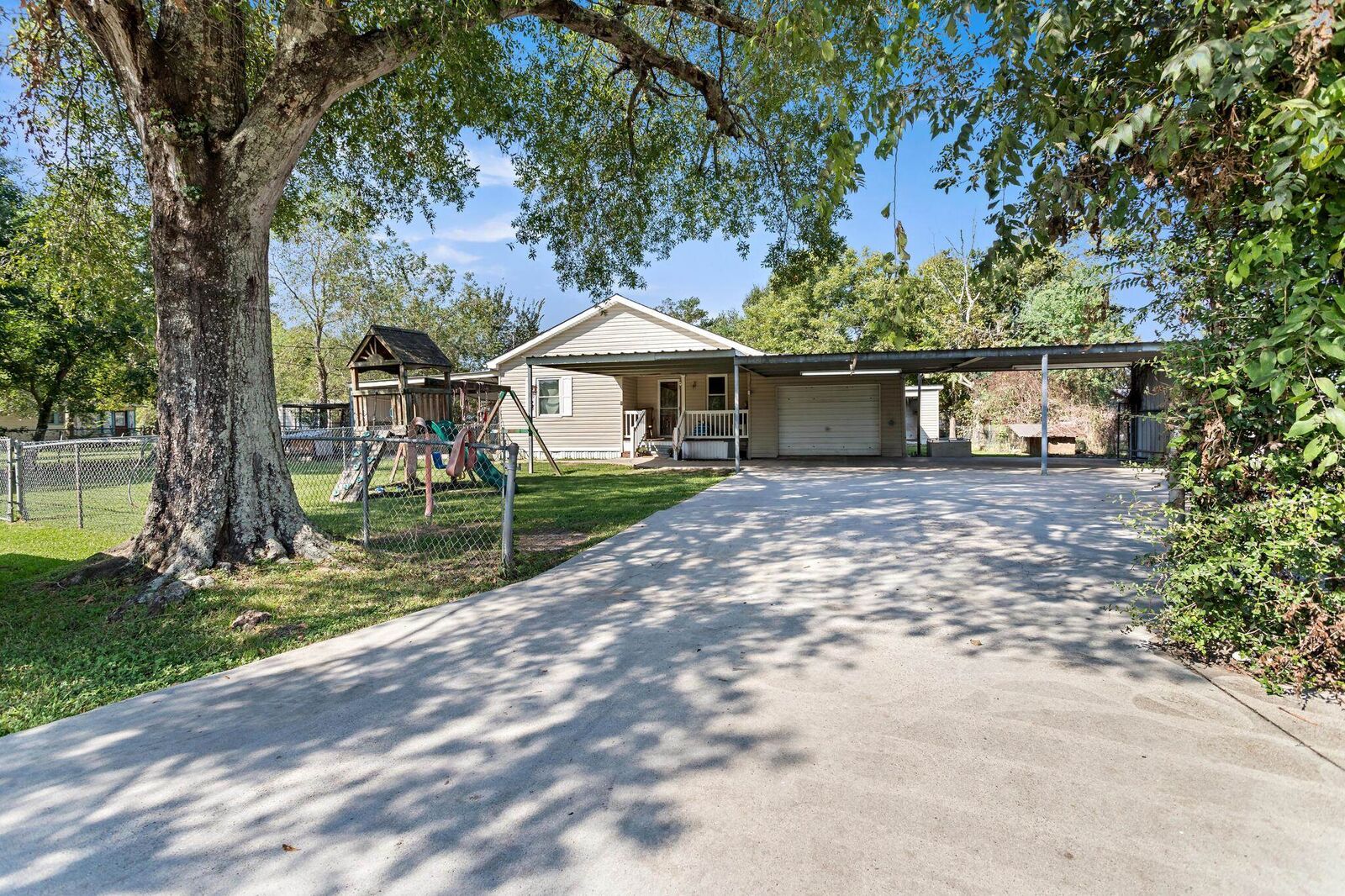 Property Photo:  2513 Riverside  TX 77630 