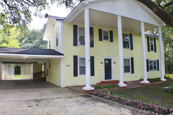 Property Photo:  410 Belvedere  TX 77706 