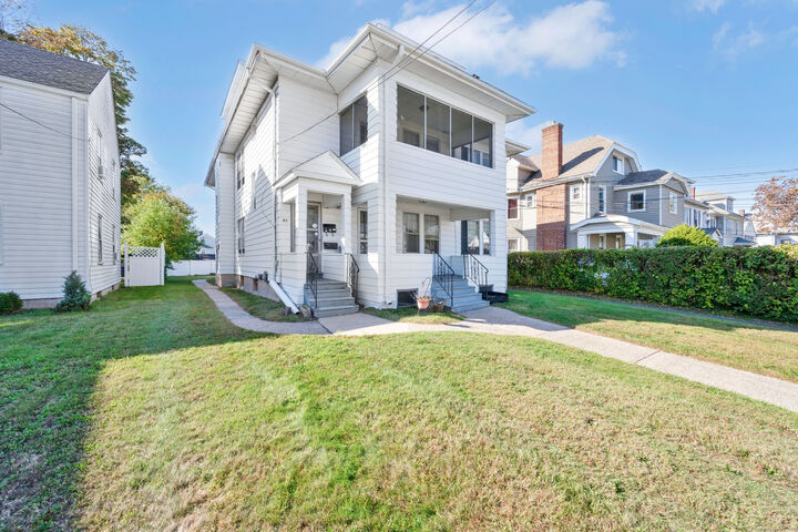 Property Photo:  89 Maplewood Avenue Fl 1  CT 06119