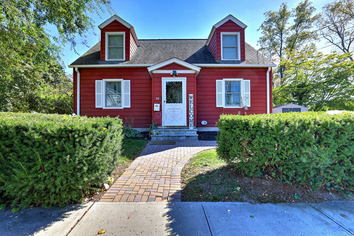 Property Photo:  32 Roberts Street  CT 06483 