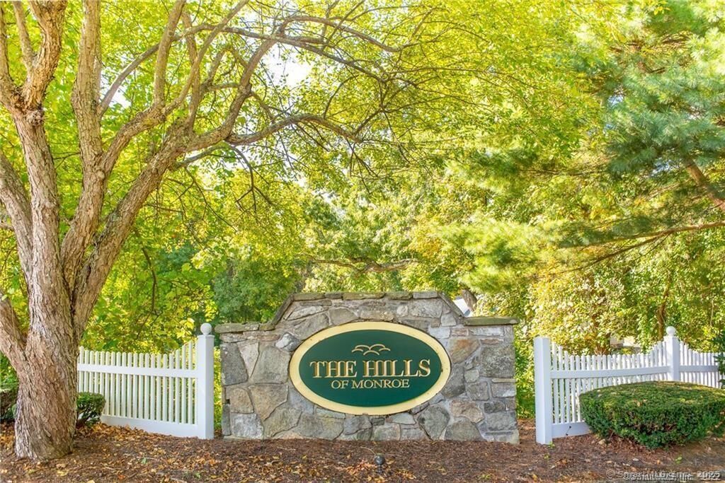 Property Photo: 211 Windgate Circle B CT 06468