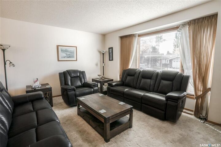 Property Photo:  531 Smoothstone Crescent  SK S7J 4T4 