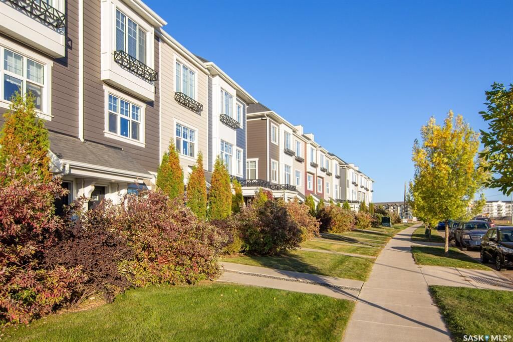 Property Photo:  709 Meadows Boulevard  SK S7V 0H5 
