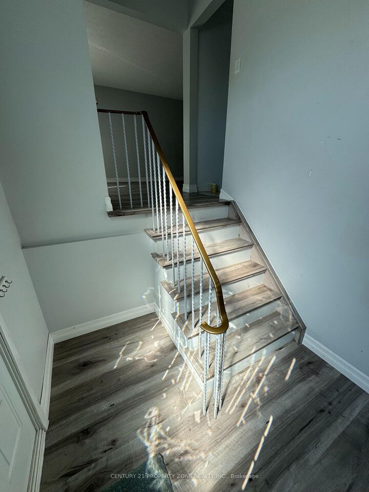 Photo de la propriété: 78 Marchbank Crescent ON L6S 3B1