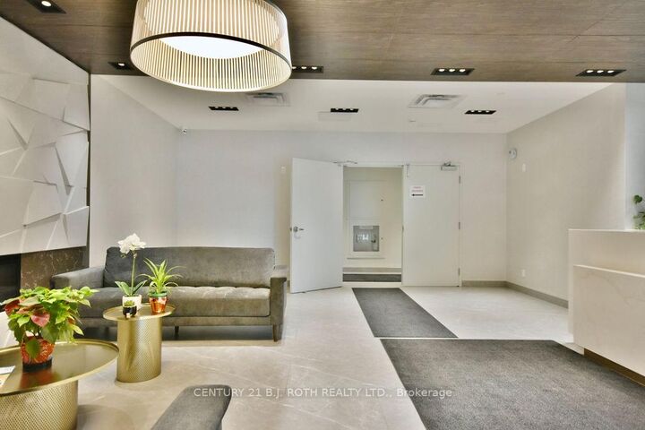 Property Photo: 58 Lakeside Terrace 818 ON L4M 0L5