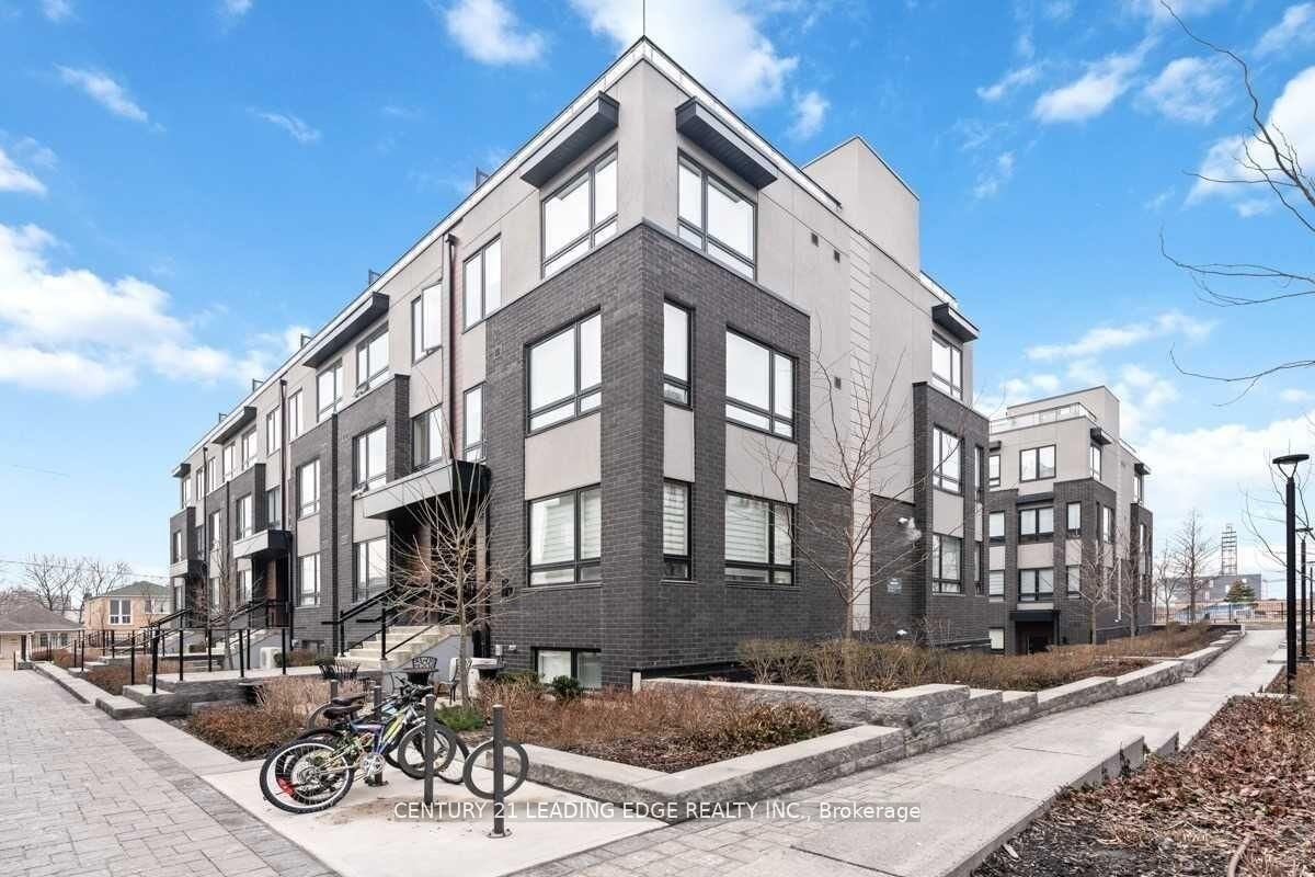Property Photo: 1110 Briar Hill Avenue E 309 ON M6B 1M7