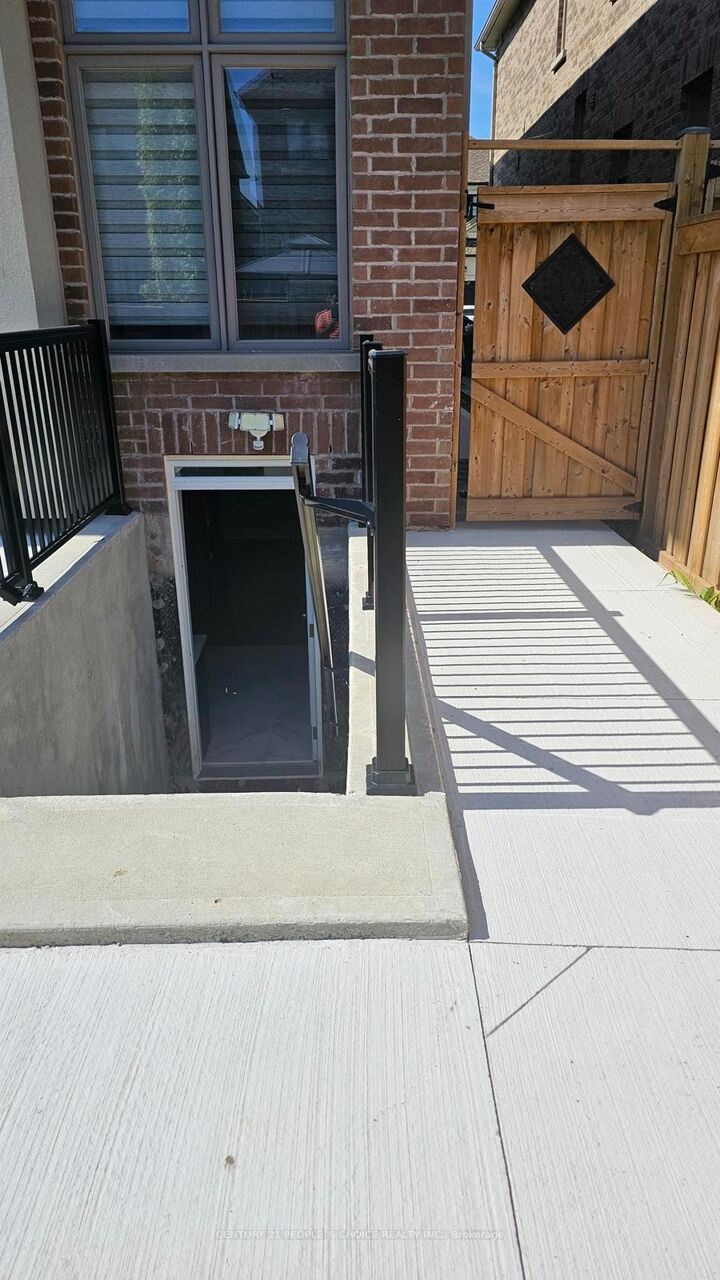 Property Photo: 37 Quinton Ridge Bsmt ON L6Y 6J4